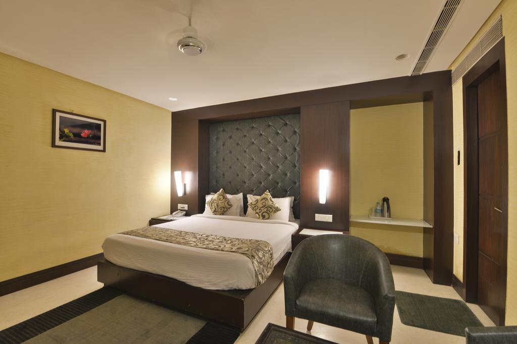 The Golden Oak Hotel Raipur  Exterior photo