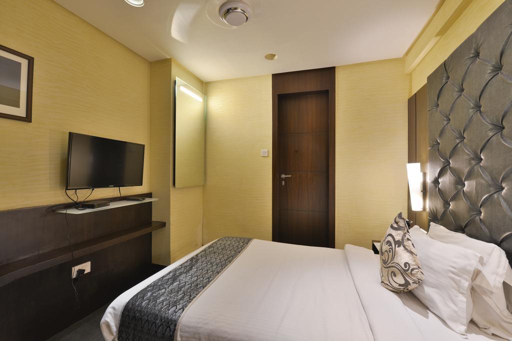 The Golden Oak Hotel Raipur  Exterior photo